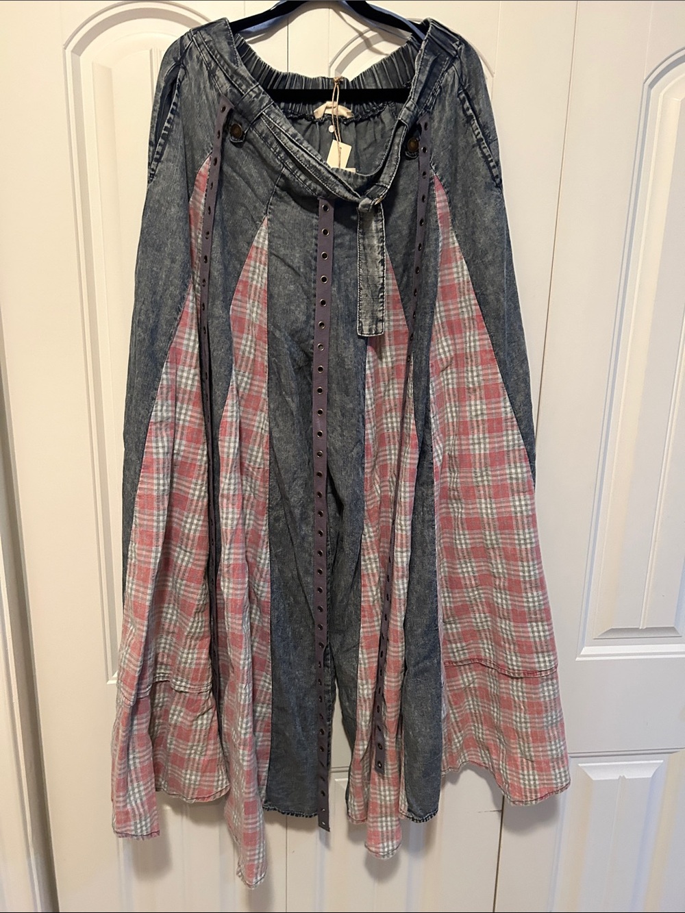 Women's Wide-Leg Denim Jeans with Pink Plaid Inset Panels